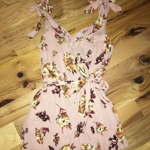 Light Pink Floral Tie Sleeve Romper